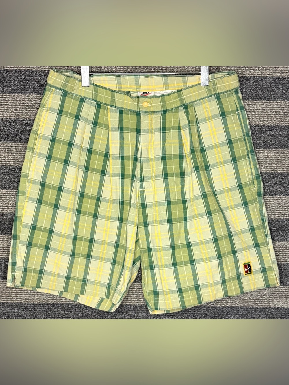 Vintage 90’s Nike Men’s Green Yellow Plaid Flat Front Tennis Shorts Size 33 EUC